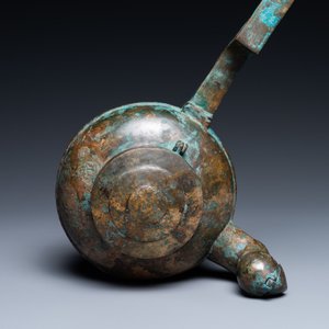 A Chinese gilt bronze tripod 'he' kettle with bird head-shaped spout, Han — 照片 10