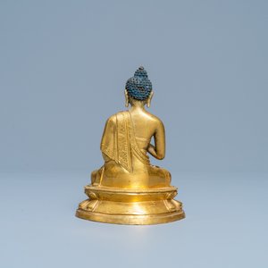 A Chinese gilt bronzen figure of Buddha, Kangxi — photo 4
