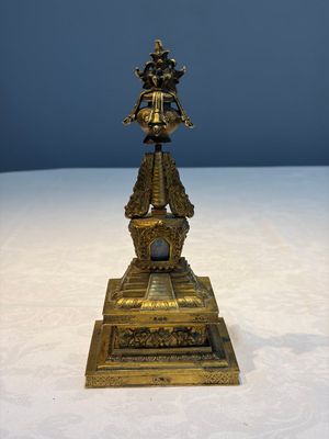 A Chinese gilt-copper stupa, Qing — photo 1
