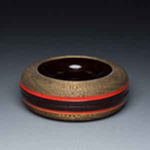 A Chinese gilt-copper-wire-mounted red and brown lacquer necklace box and cover, 18/19th C. — 照片 2