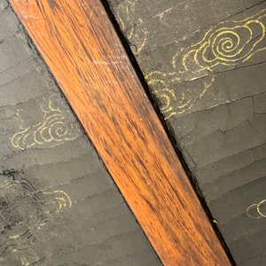 A Chinese gilt-decorated black-red-lacquered huali wooden 'Hui Su Xin 會素心' plaque, Kangxi mark and possibly of the period — 照片 34