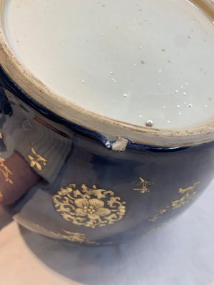 A Chinese gilt-decorated blue-ground jar and cover with floral design, Qianlong — photo 10