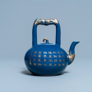 A Chinese gilt-decorated blue-ground teapot and cover, Qianlong mark and of the period — photo 4