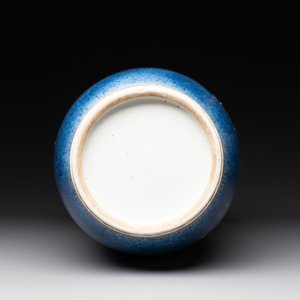 A Chinese gilt-decorated bronze-mounted powder-blue vase with floral design, Kangxi — 照片 6