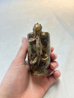 A Chinese gilt-decorated brown-glazed libation cup with a chilong-form handle, Qianlong mark and of the period — photo 2