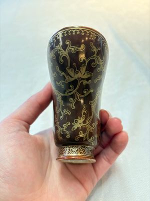 A Chinese gilt-decorated brown-glazed libation cup with a chilong-form handle, Qianlong mark and of the period — photo 4