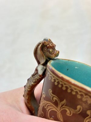 A Chinese gilt-decorated brown-glazed libation cup with a chilong-form handle, Qianlong mark and of the period — photo 8