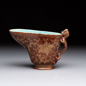 A Chinese gilt-decorated brown-glazed libation cup with a chilong-form handle, Qianlong mark and of the period — photo 1