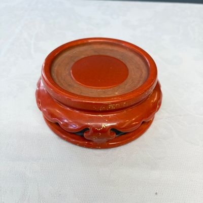 A Chinese gilt-decorated coral-red-glazed stand — photo 1