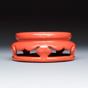 A Chinese gilt-decorated coral-red-glazed stand — photo 5