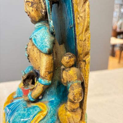 A Chinese gilt-decorated Fahua-glazed stoneware 'Bodhisattva with Attendants' group — photo 21