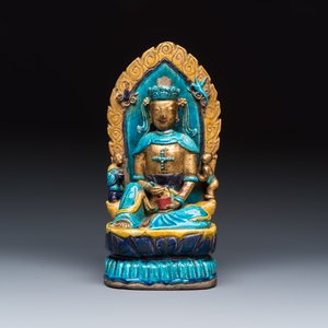 A Chinese gilt-decorated Fahua-glazed stoneware 'Bodhisattva with Attendants' group — photo 2