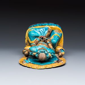 A Chinese gilt-decorated Fahua-glazed stoneware 'Bodhisattva with Attendants' group — photo 6