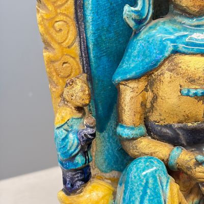 A Chinese gilt-decorated Fahua-glazed stoneware 'Bodhisattva with Attendants' group — photo 4