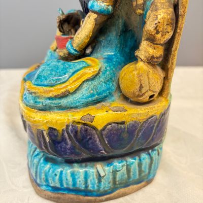 A Chinese gilt-decorated Fahua-glazed stoneware 'Bodhisattva with Attendants' group — photo 22