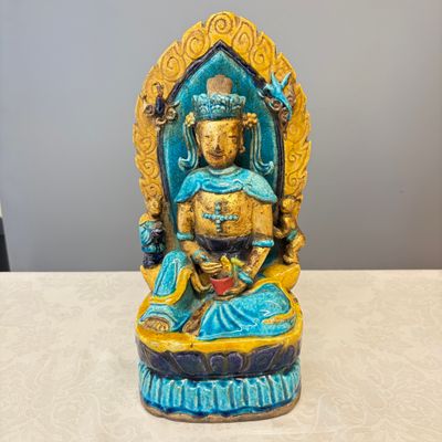 A Chinese gilt-decorated Fahua-glazed stoneware 'Bodhisattva with Attendants' group — photo 1