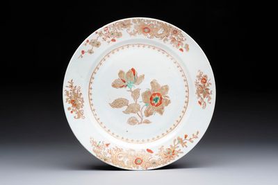 A Chinese gilt-decorated famille verte dish with floral design, 18th C.