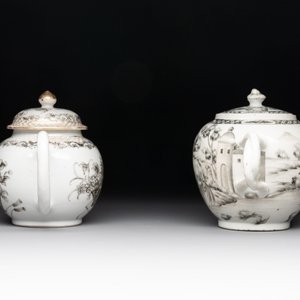 A Chinese gilt-decorated grisaille 'European subject' teapot and a 'flower basket' teapot, Qianlong — photo 5