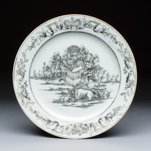 A Chinese gilt-decorated grisaille 'Nativity' plate — photo 1