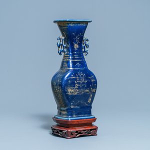 A Chinese gilt-decorated monochrome blue vase, Qianlong — 照片 1
