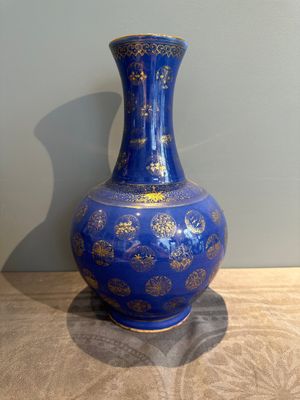 A Chinese gilt-decorated powder blue bottle vase, Guangxu mark and of the period — photo 2