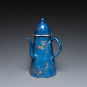 A Chinese gilt-decorated powder-blue coffeepot and cover, Kangxi — 照片 1