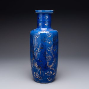 A Chinese gilt-decorated powder-blue 'dragon and phoenix' rouleau vase, 19th C. — photo 2