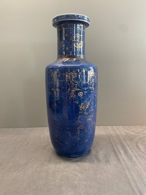 A Chinese gilt-decorated powder blue 'dragon and phoenix' rouleau vase, Kangxi — photo 1