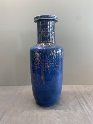 A Chinese gilt-decorated powder blue 'dragon and phoenix' rouleau vase, Kangxi — photo 3