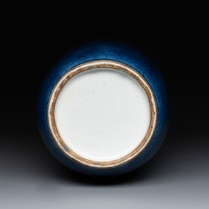 A Chinese gilt-decorated powder blue 'dragon and phoenix' rouleau vase, Kangxi — photo 6