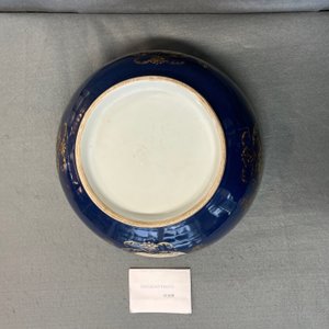 A Chinese gilt-decorated powder blue-ground bowl, Kangxi — 照片 11