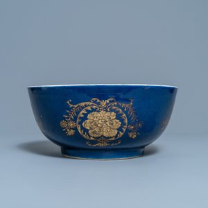 A Chinese gilt-decorated powder blue-ground bowl, Kangxi — 照片 4