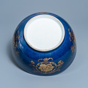 A Chinese gilt-decorated powder blue-ground bowl, Kangxi — 照片 7