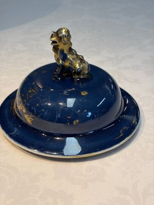 A Chinese gilt-decorated powder-blue-ground 'Phoenix among Blossoming Branches' vase, Qianlong — photo 13