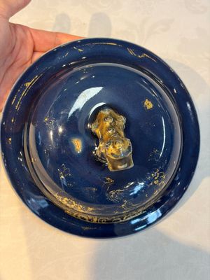 A Chinese gilt-decorated powder-blue-ground 'Phoenix among Blossoming Branches' vase, Qianlong — photo 15