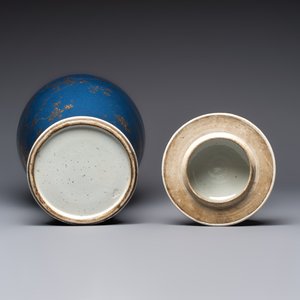 A Chinese gilt-decorated powder-blue-ground 'Phoenix among Blossoming Branches' vase, Qianlong — photo 6