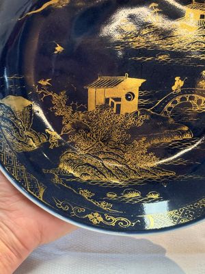 A Chinese gilt-decorated powder-blue plate and a famille verte plate with flowers, Kangxi/Qianlong — photo 2