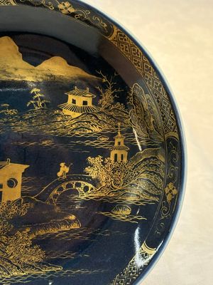 A Chinese gilt-decorated powder-blue plate and a famille verte plate with flowers, Kangxi/Qianlong — photo 3