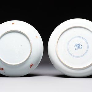 A Chinese gilt-decorated powder-blue plate and a famille verte plate with flowers, Kangxi/Qianlong — photo 2
