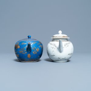 A Chinese gilt-decorated powder blue teapot and one in grisaille, Kangxi/Yongzheng — 照片 5