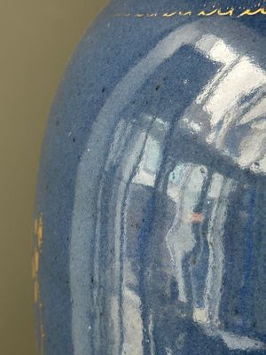 A Chinese gilt-decorated powder-blue vase with a phoenix among blossoming branches , Qianlong — 照片 14