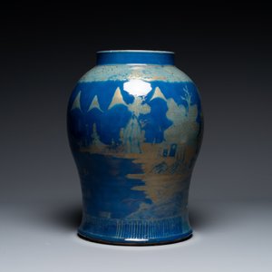 A Chinese gilt-decorated powder-blue vase with landscape design, Qianlong/jiaqing — photo 4