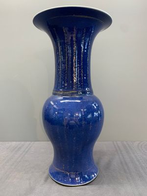 A Chinese gilt-decorated powder blue 'yenyen' vase, Kangxi — photo 4