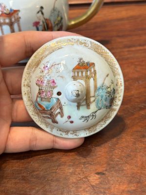 A Chinese gilt famille rose teapot, Yongzheng — 照片 5