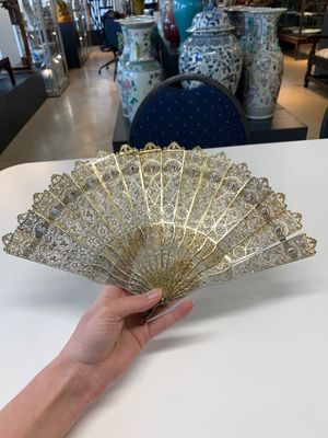 A Chinese gilt filigree silver fan with floral design, 19/20th C. — photo 6