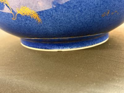 A Chinese gilt-heightened powder-blue-ground iron-red decorated 'Carps' vase — 照片 20