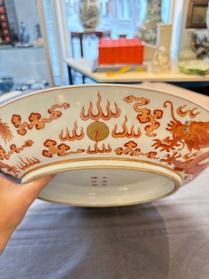 A Chinese gilt iron-red 'dragons and clouds' dish, Guangxu mark, 20th C. — photo 10