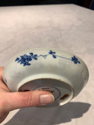 A Chinese gilt iron-red saucer and a blue and white saucer, Johanneum marks, ex-collection of August the Strong, Kangxi — photo 15