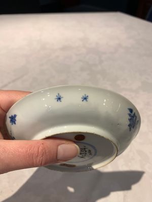 A Chinese gilt iron-red saucer and a blue and white saucer, Johanneum marks, ex-collection of August the Strong, Kangxi — photo 16
