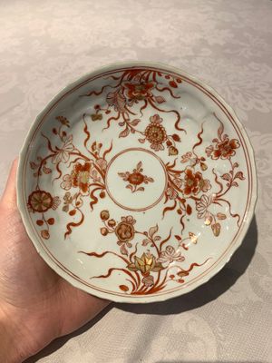 A Chinese gilt iron-red saucer and a blue and white saucer, Johanneum marks, ex-collection of August the Strong, Kangxi — photo 2
